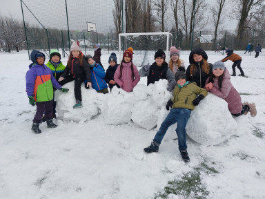 Spolupráce na sněhové zdi.
